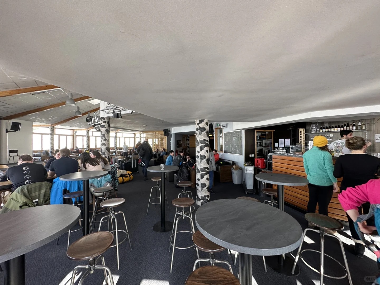 UCPA Val Thorens bar area