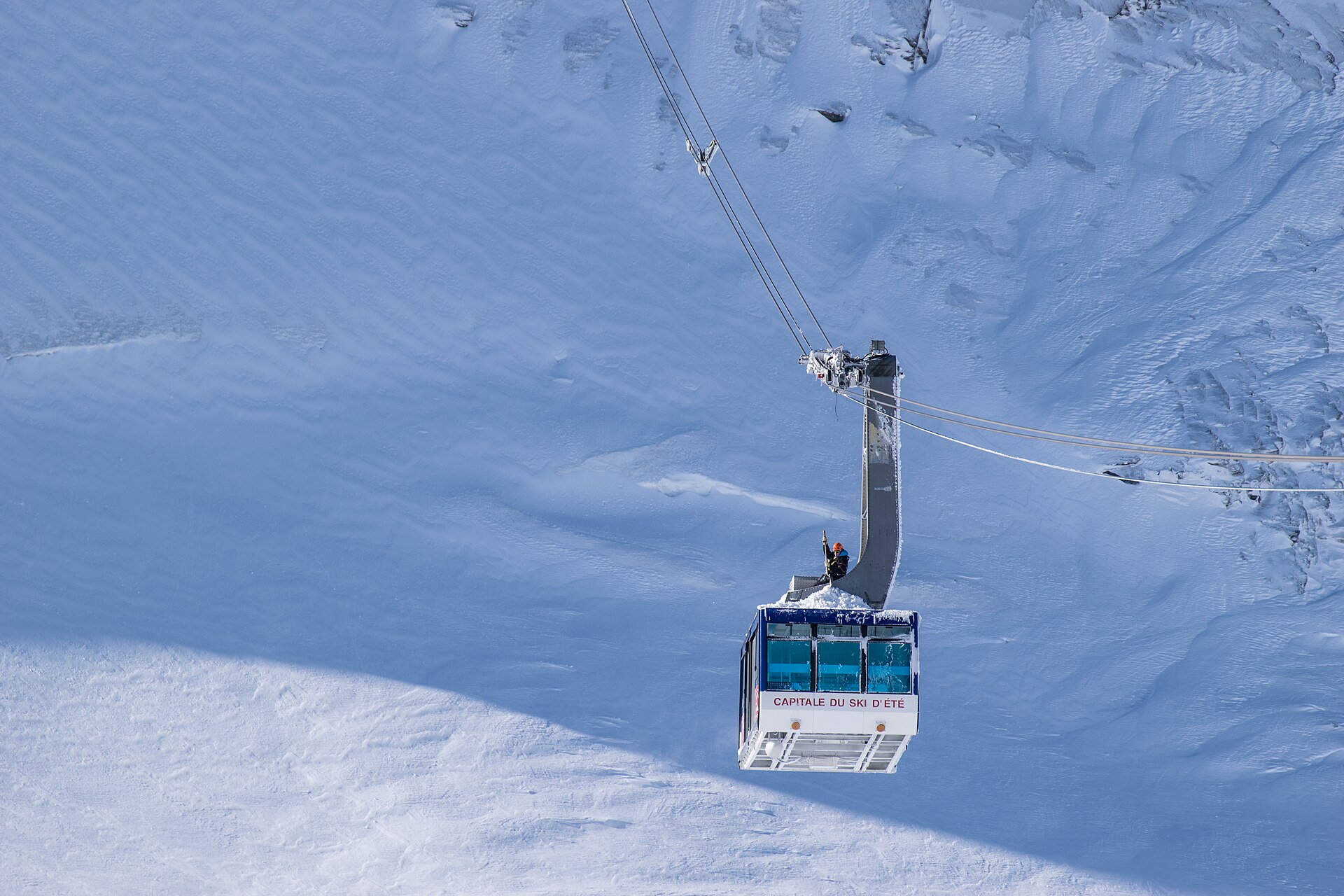 Tignes Grande Motte 标志性大缆车与冰川雪坡